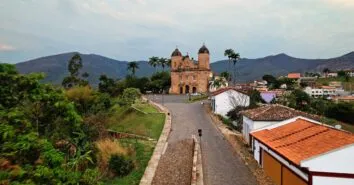 Como planejar uma viagem de moto por Minas Gerais e se surpreender