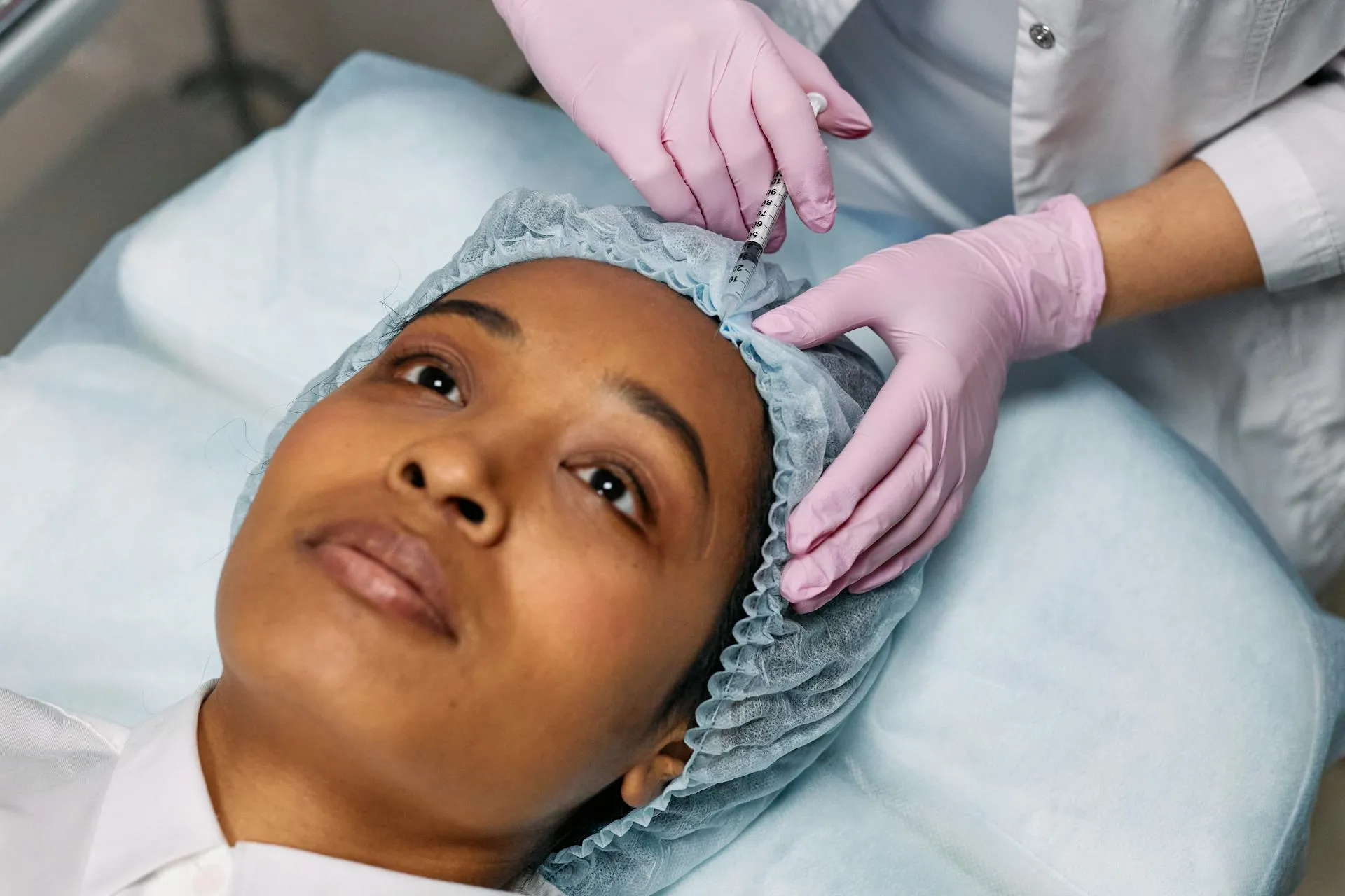 Como o botox ajuda a suavizar rugas sem mudar sua expressão